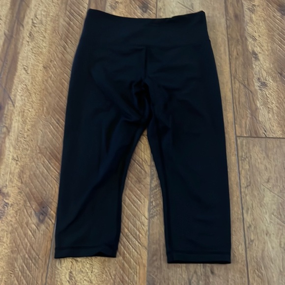 Zyia Active 6-8 Black High Rise Crop Leggings - Picture 1 of 10